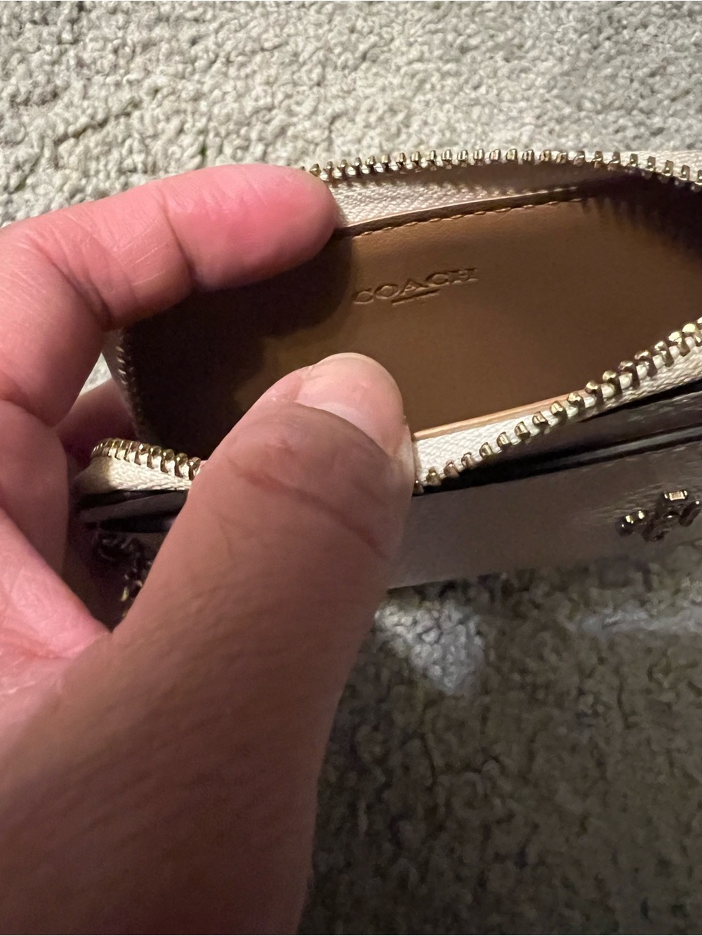 Coach Cream Pebbled Leather Card Holder with Gold Logo and Key Ring - Picture 5 of 10
